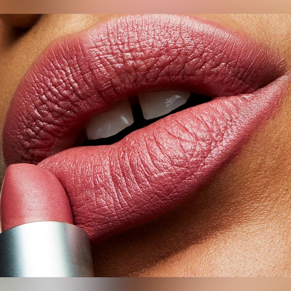 MAC BRAVE Satin Lipstick 3g: creamy, long-lasting lipstick - Picture 2 of 6